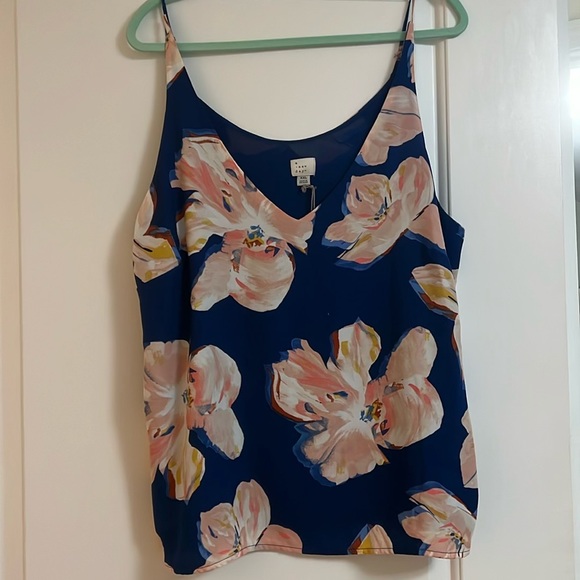 NWOT a new day tank - Picture 1 of 3